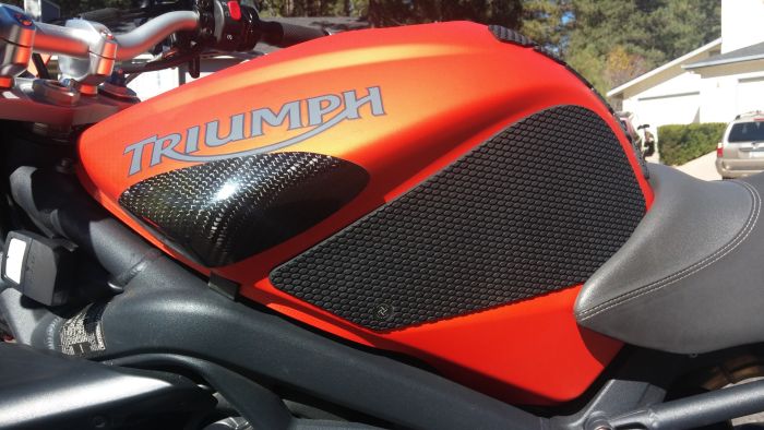 TRIUMPH Daytona 675 ('06-'12) Street Triple ('09-'12) SnakeSkin Tank Grips: Free Center Tank Protector Included