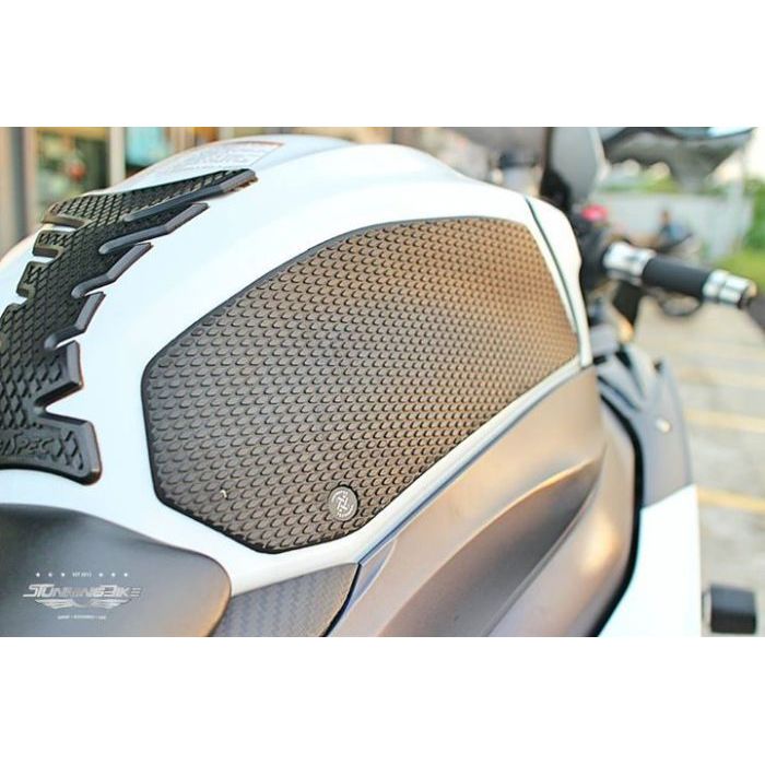 Puños de depósito de piel de serpiente para SUZUKI GSXR 1000 ('09-'16): protector de depósito central gratuito incluido