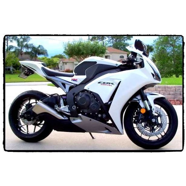 HONDA CBR 1000 ('12-'16) SnakeSkin Tank Grips: Free Center Tank Protector Included