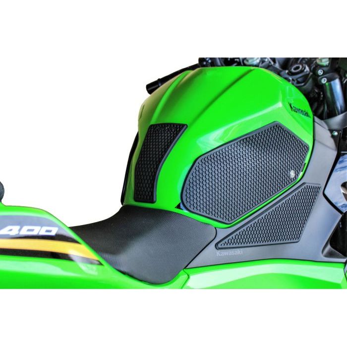 Puños de depósito Snake Skin para KAWASAKI NINJA 400 '17-'24/ Ninja 500 '24+: protector de depósito central gratuito incluido