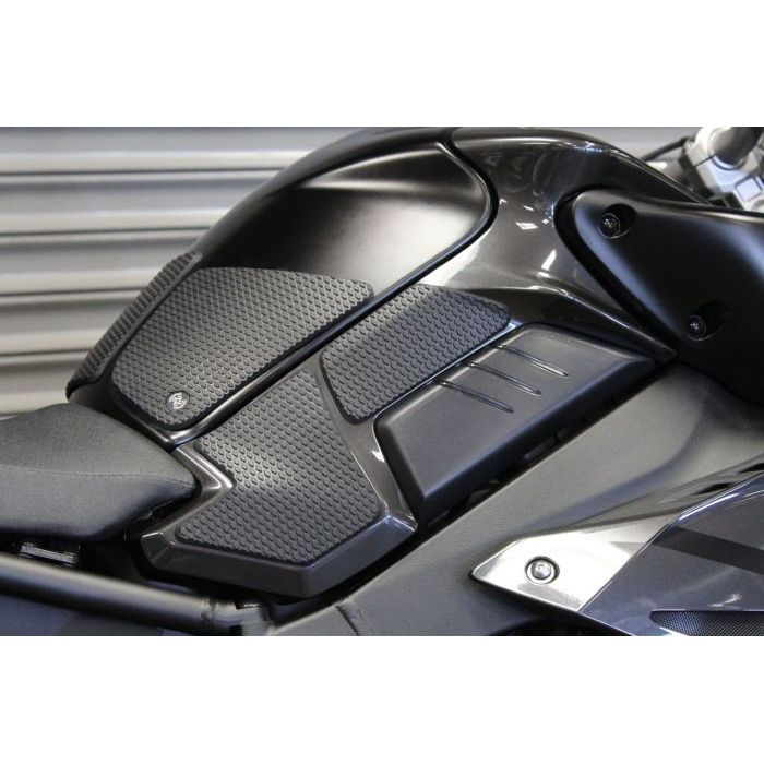 Puños de depósito SnakeSkin para YAMAHA FZ-10/MT-10 ('16-'21): protector de depósito central gratuito incluido