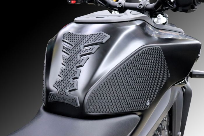 YAMAHA MT-09 (2024 - Current) SnakeSkin Tank Grips: Center Tank Protector Included