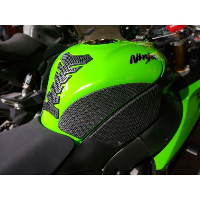 Puños de depósito SnakeSkin para KAWASAKI ZX10 ('16-'24): protector de depósito central gratuito incluido