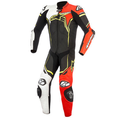 Mono de cuero de una pieza ALPINESTARS GP Plus v2: negro, blanco, rojo fluorescente y amarillo fluorescente