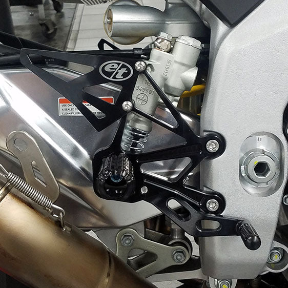 Reposapiés traseros Aprilia RSV4 2015+