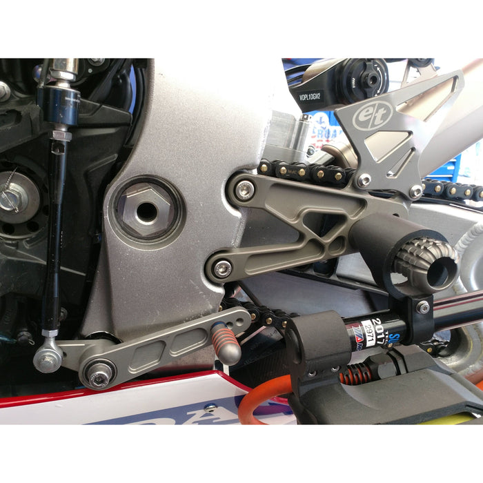 Estriberas traseras Honda CBR1000RR SBK 2021+