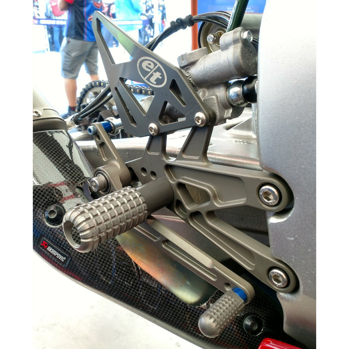 Estriberas traseras Honda CBR1000RR SBK 2021+