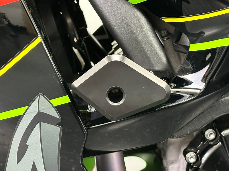 Graves 2024+ Kawasaki ZX-6R Frame Sliders