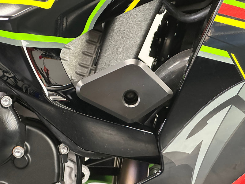 Graves 2024+ Kawasaki ZX-6R Frame Sliders