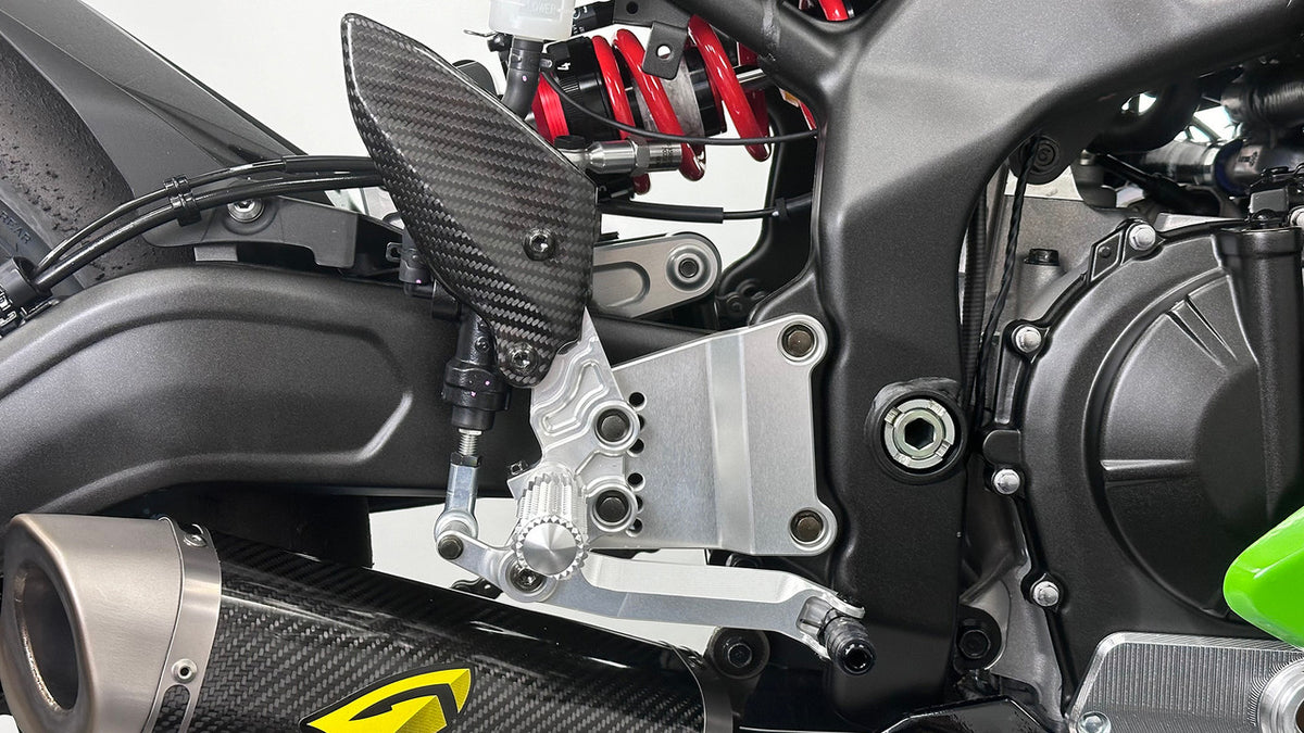 Graves '23 -'26 Kawasaki ZX-4RR / ZX-4R Adjustable Rearsets - Silver ...