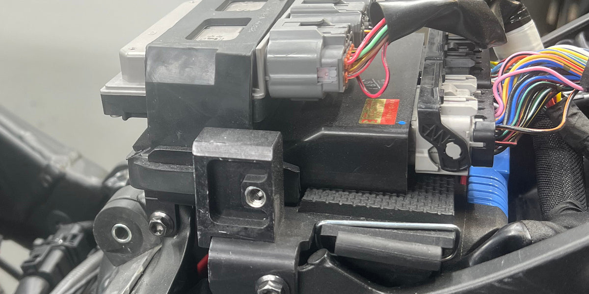Graves 2024+Kawasaki ZX-6R Seat + Battery + Ecu Mounting Tray