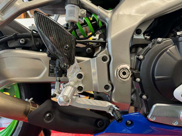 Graves '23 -'26 Kawasaki ZX-4RR / ZX-4R Adjustable Rearsets - Silver